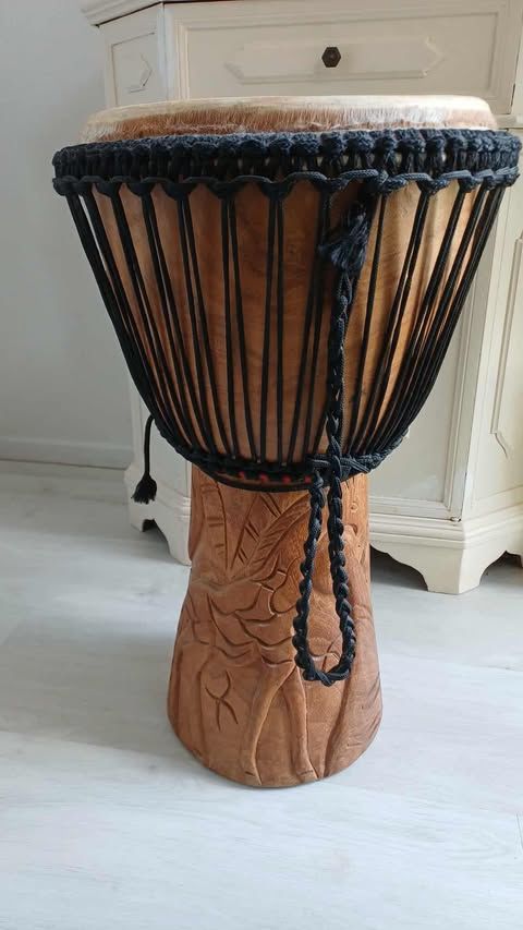 Magnifique Djemb� africain en bois sculpt� 135 Saint-Ouen-l'Aum�ne (95)