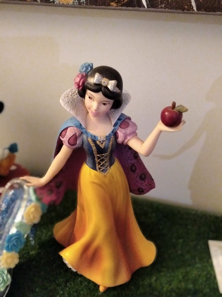 Magnifique figurine haute couture Blanche-Neige 70 Saint-Laurent-du-Var (06)