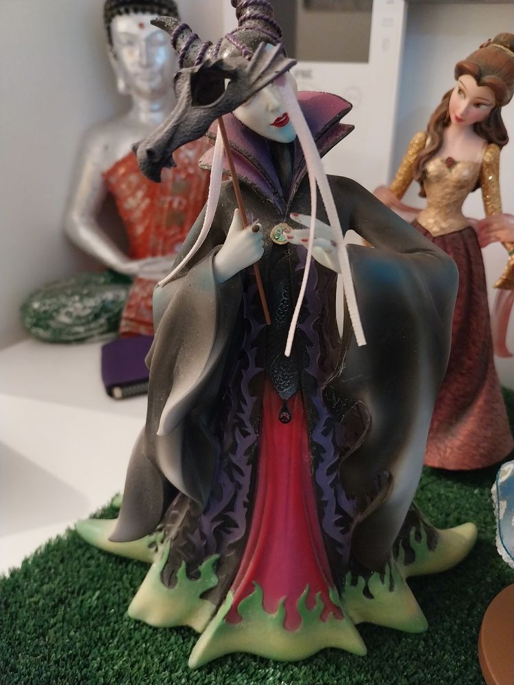 Magnifique mal�fique haute couture 75 Saint-Laurent-du-Var (06)