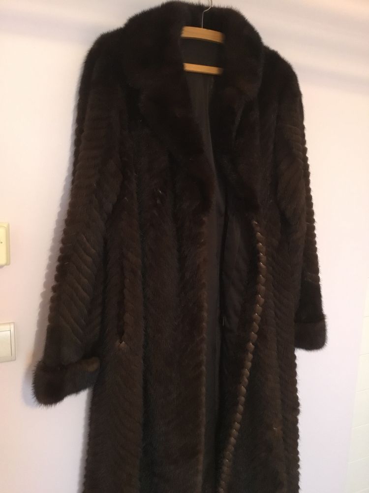 Magnifique manteau long en fourrure de vison
99 Le Puy-en-Velay (43)