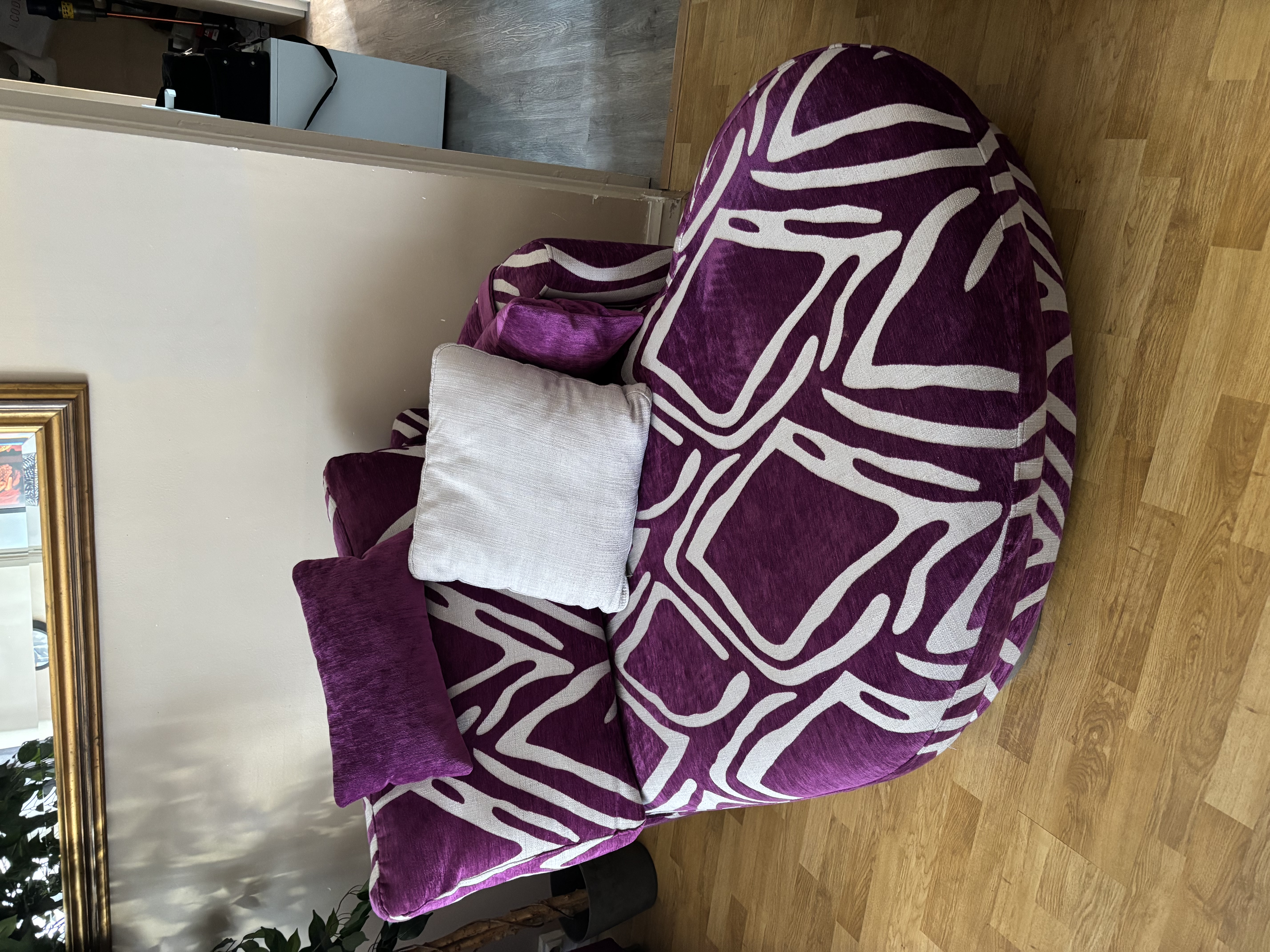 Magnifique m�ridienne FAMA confort,originalit� +
2 chaises 
280 Saint-Priest (69)