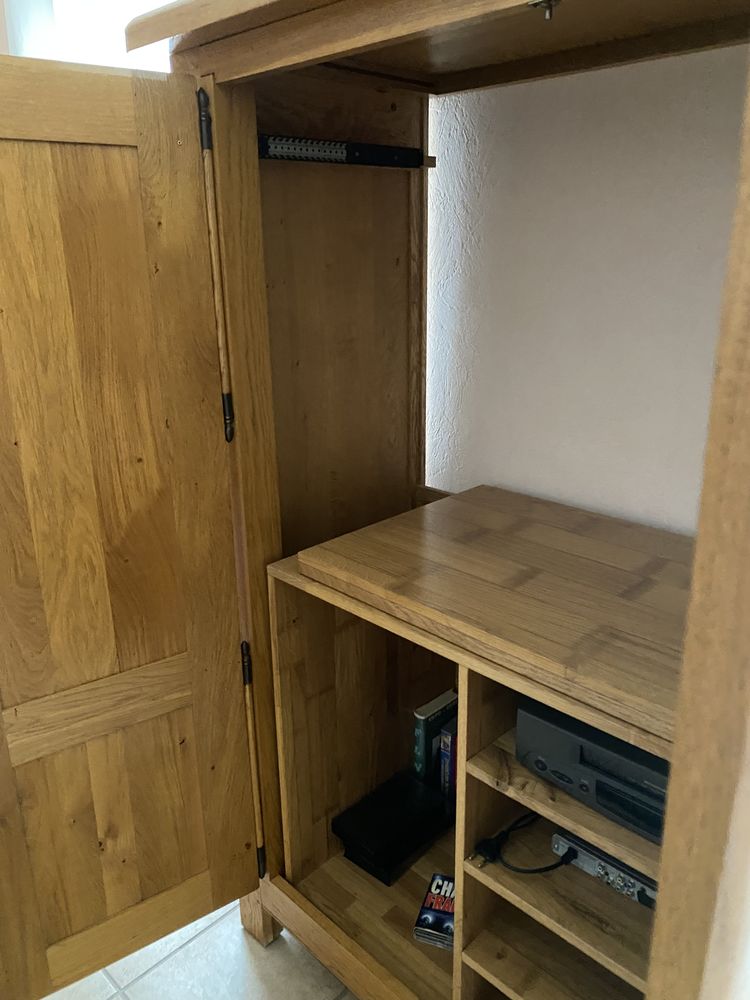 MAGNIFIQUE MEUBLE TV CONTEMPORAIN EN CHENE MASSIF !
499 Hendaye (64)