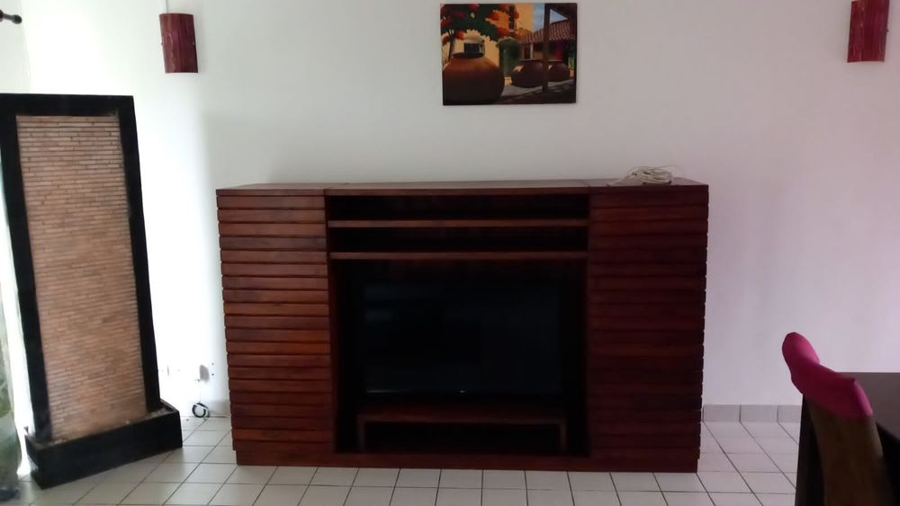 Magnifique meuble TV en teck massif  
2400 Martinique (97)