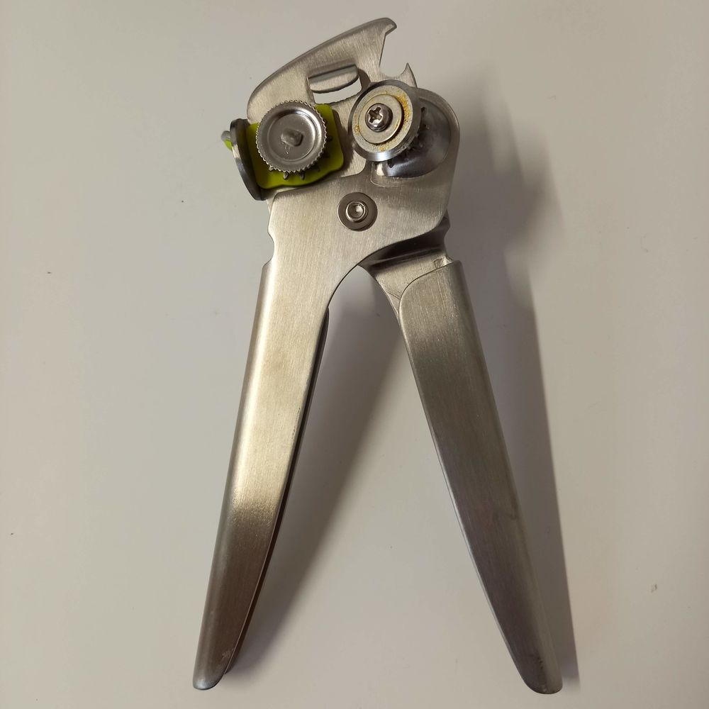 Magnifique ouvre boite en m�tal �pais de qualit�, tout inox 11 Saumur (49)