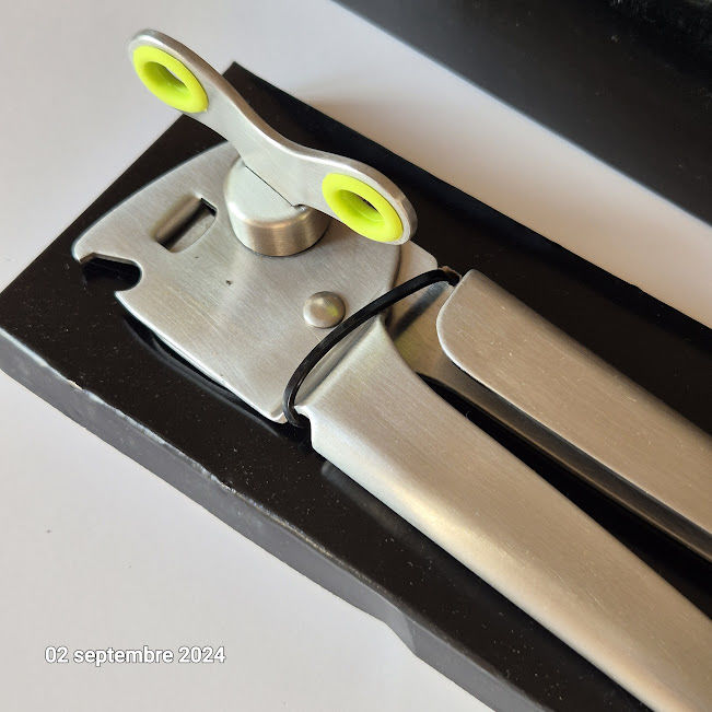 Magnifique ouvre bo�te en m�tal �pais de qualit�, tout inox 14 Saumur (49)