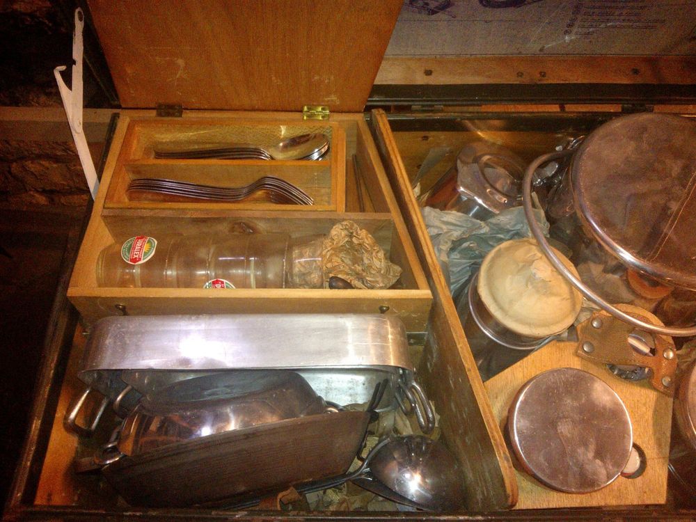 MAGNIFIQUE POPOTE D'OFFICIER NEUVE ANNEE 1952. 350 Thueyts (07)