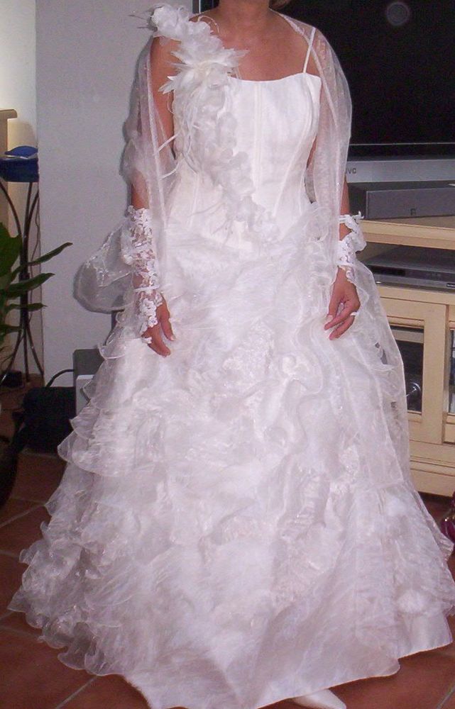 Magnifique robe de mariée en Organza, couleur ivoire T40  240 La Calmette (30)