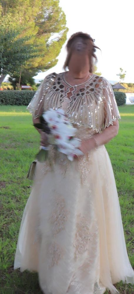 Magnifique robe de mariee  ou de soiree quasi neuve 140 La Farl�de (83)