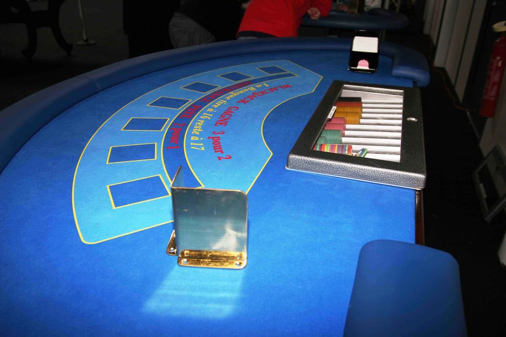 MAGNIFIQUE TABLE DE BLACK JACK 1500 Grenoble (38)