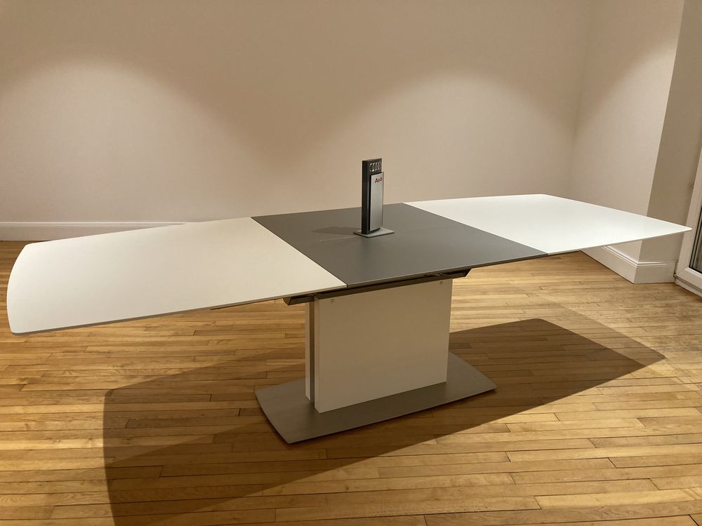 magnifique table design blanche avec rallonge intégré 4200 Metz (57)