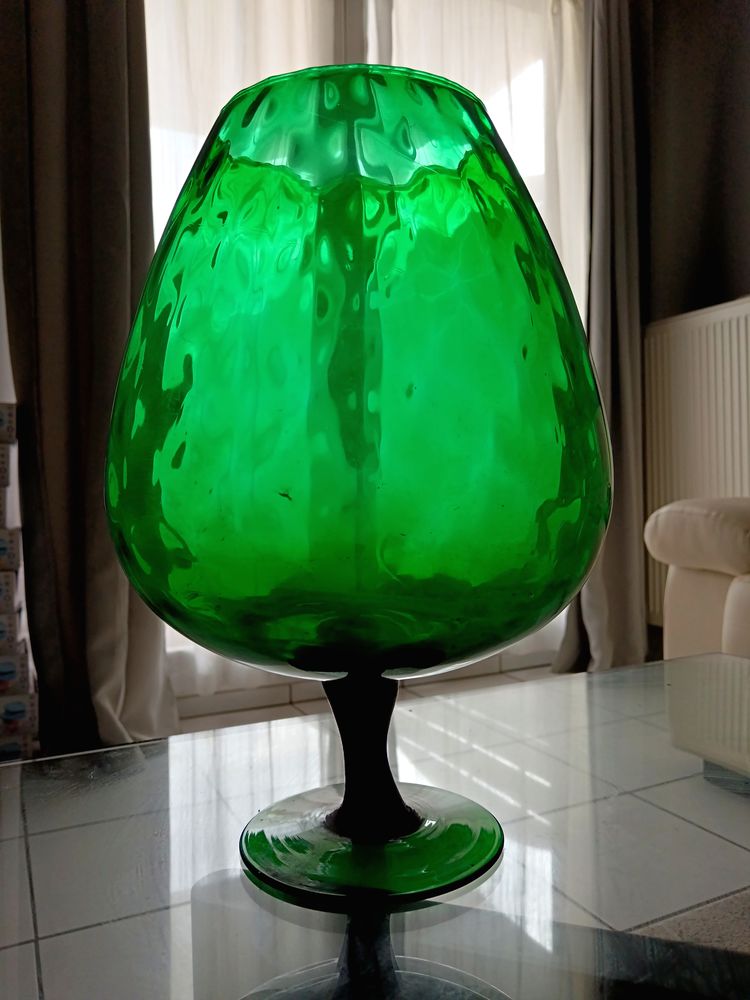Magnifique verre ballon en verre teint�, coloris vert 48 Habsheim (68)