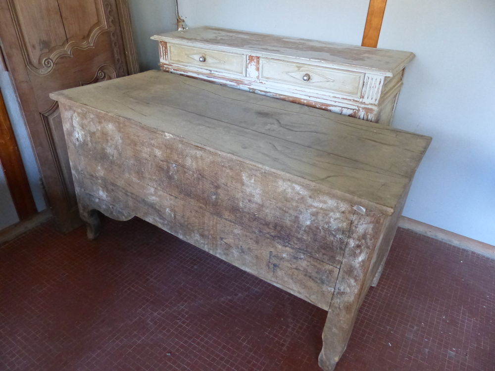 maie  ancienne en ch�ne � restaurer 
0 Montlu�on (03)