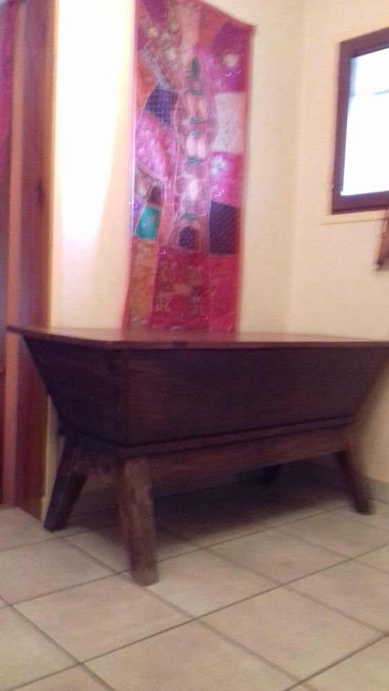 Maie tr�s ancienne fabrication  vers 1900.
70 Saint-Amant-Tallende (63)