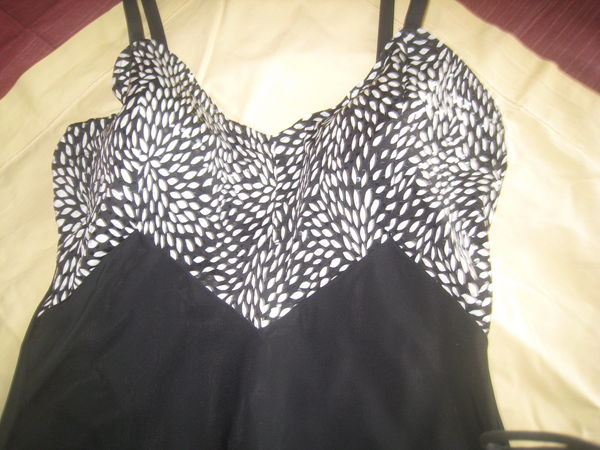 Maillot de bain 1 piece femme neuf  TAILLE 42 + CADEAU 45 Vitry-sur-Seine (94)