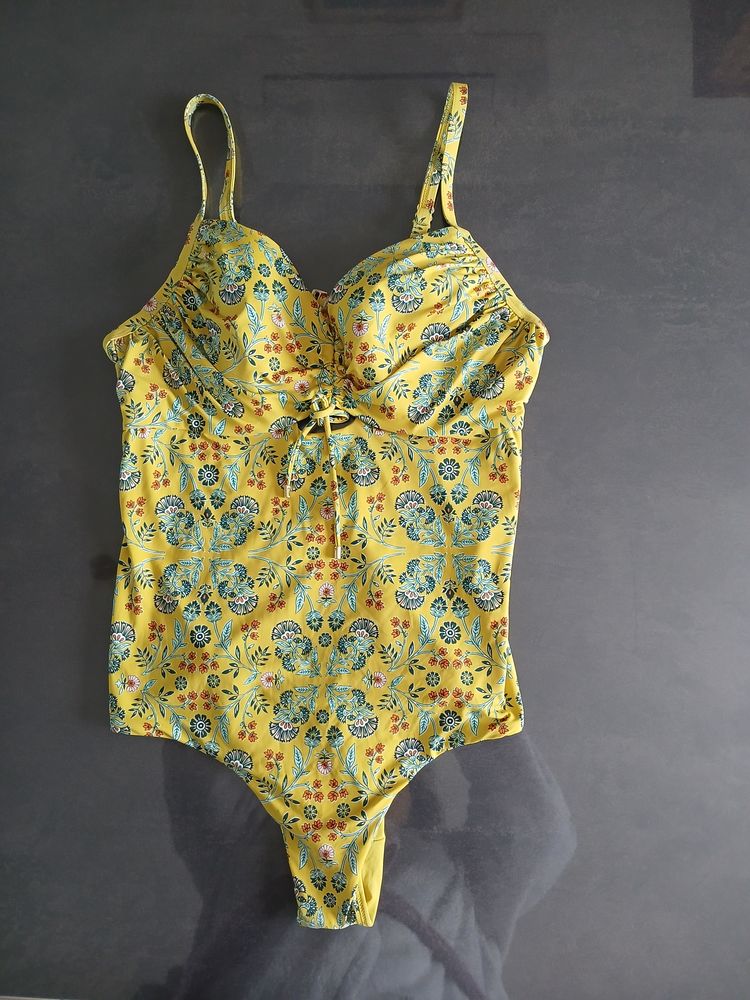 MAILLOT DE BAIN 1 PIECE EMBOITANT ROUGE-GORGE 45 Nevers (58)