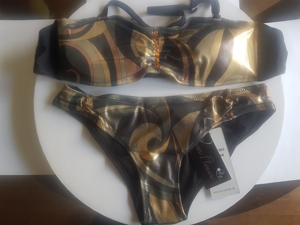 MAILLOT DE BAIN 2 PIECES T 44 _ NEUF _ TISSU   METALLISE   23 Paris 20 (75)