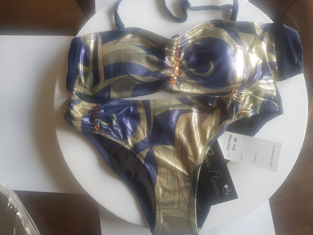 MAILLOT DE BAIN 2 PIECES T 46 _ NEUF _ TISSU   METALLISE   23 Paris 20 (75)