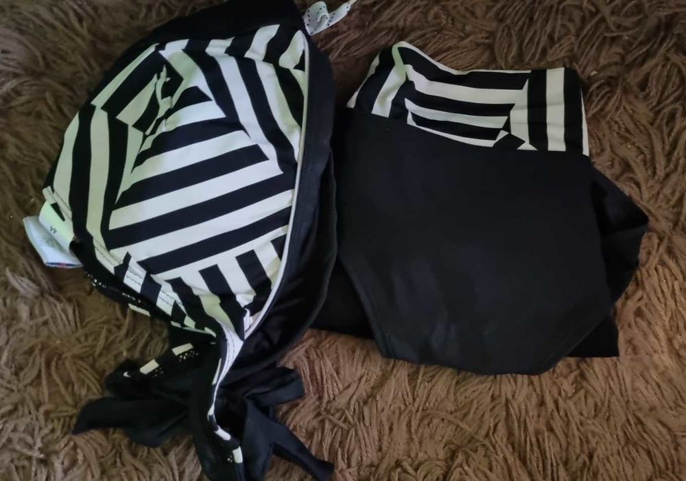 Maillot de bain 2 pi�ces.  T44 haut et T46 bas 20 Oullins (69)