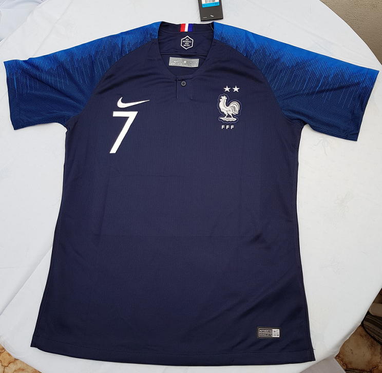 Maillot �quipe de France taille M num�ro 7 GRIEZMANN 40 M�con (71)