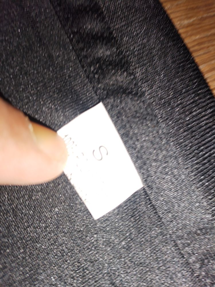 Maillot de sport bleu et noir (taille S)
7 Brillon-en-Barrois (55)