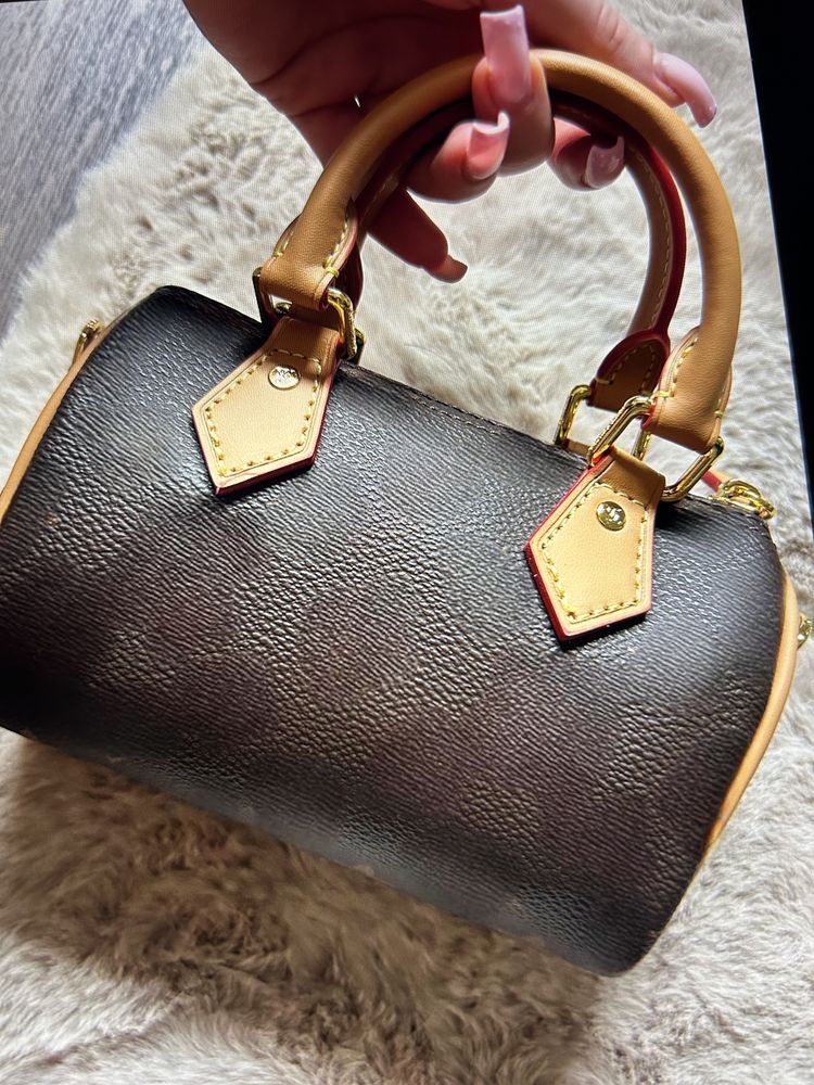 Sac � main avec logos 70 Cusset (03)