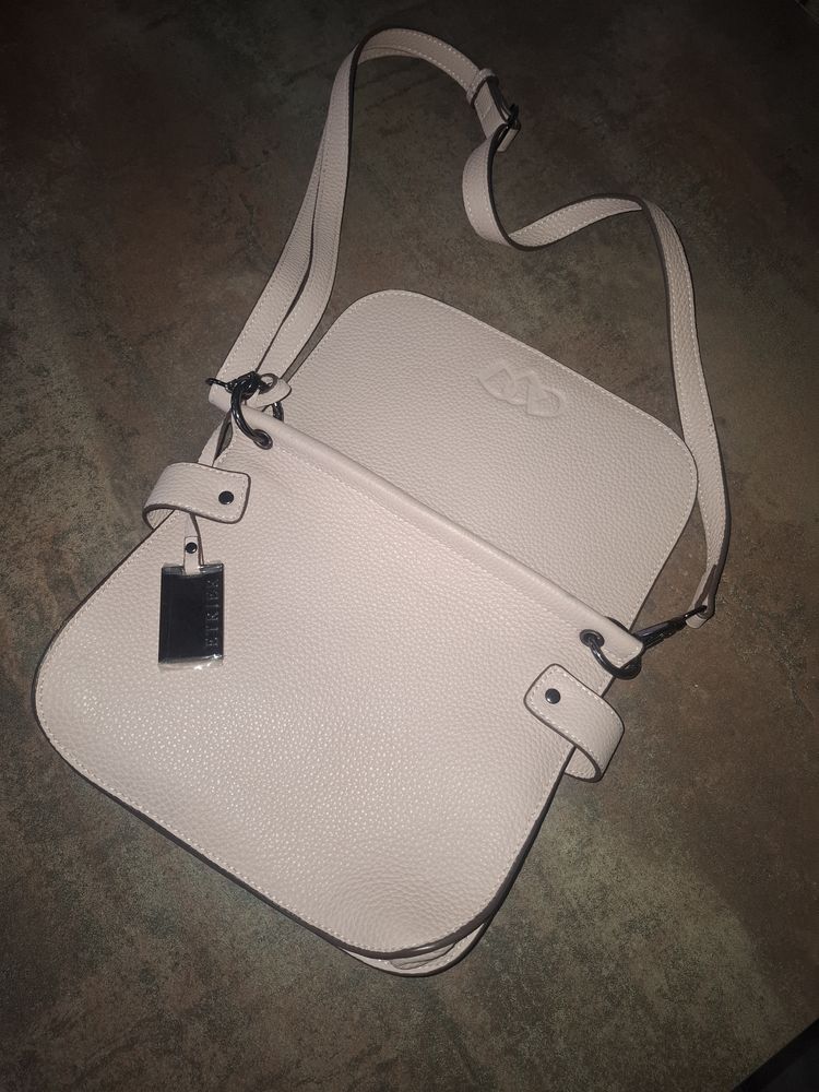 Sac a main bandouillere , marque LETRIER.
120 Wancourt (62)