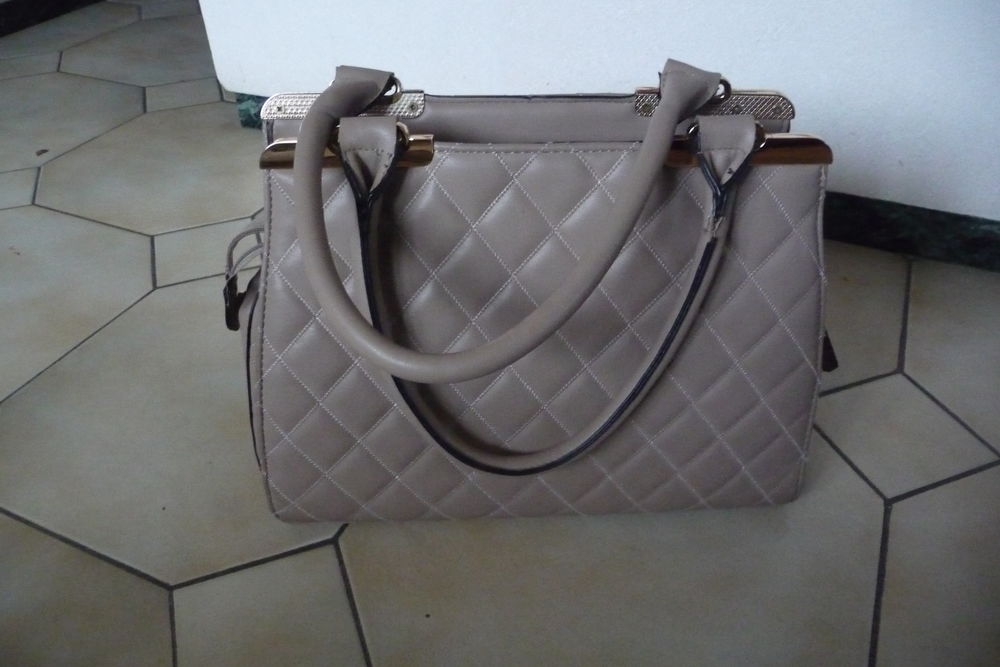 SAC A MAIN BEIGE POUR FEMME 15 Beynost (01)