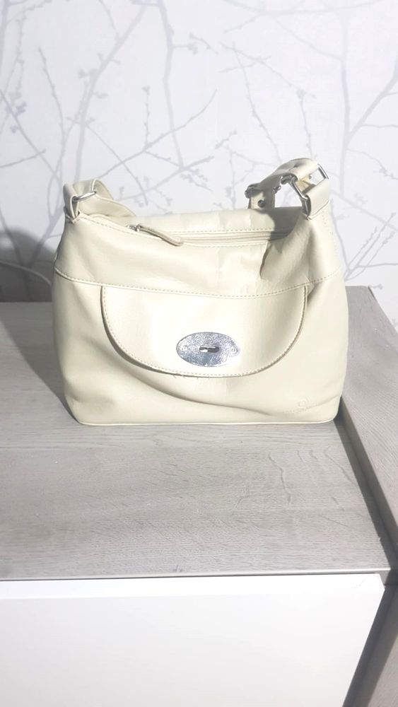 Sac � main blanc cass� 10 �pinay-sur-Seine (93)