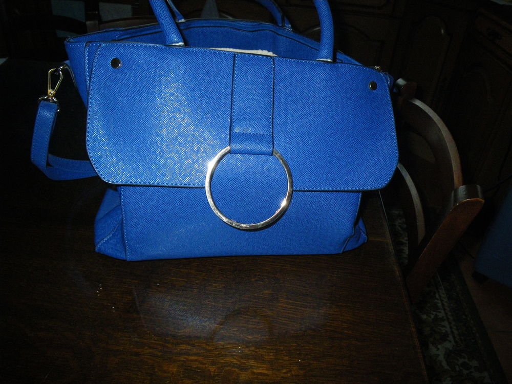Sac � Main Bleu et Bandouli�re 0 Savigny-en-V�ron (37)