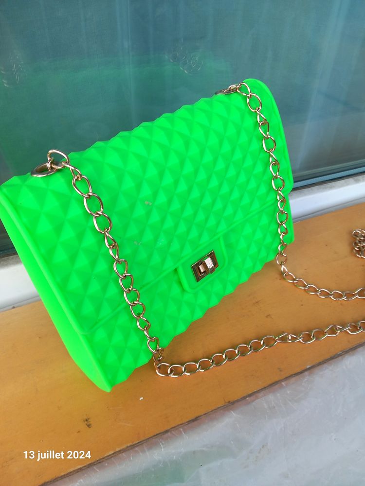 Sac a main Caoutchouc vert fluo �tanche 5 Paris 12 (75)