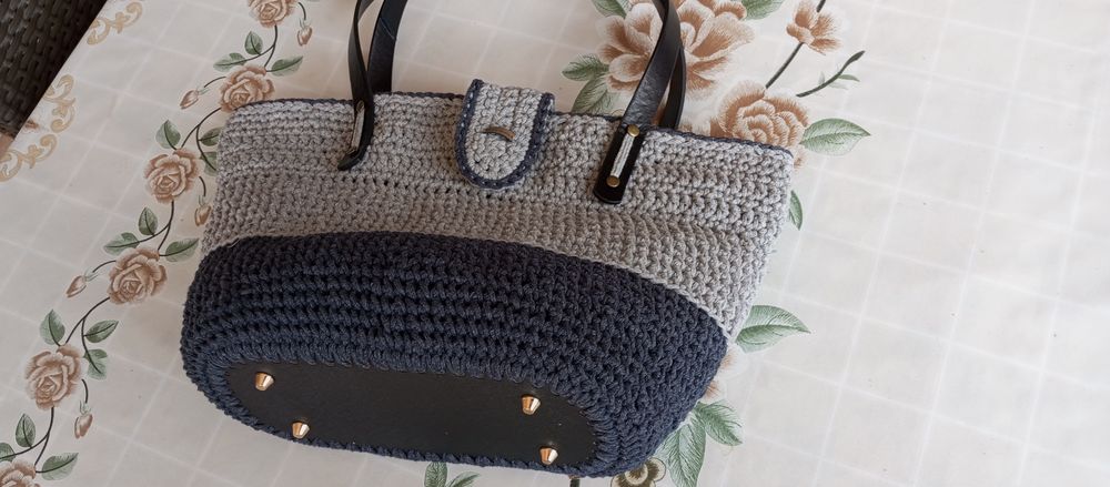 Sac � main en coton macram� recycl� fait au crochet.
L:35cm 50 Servian (34)