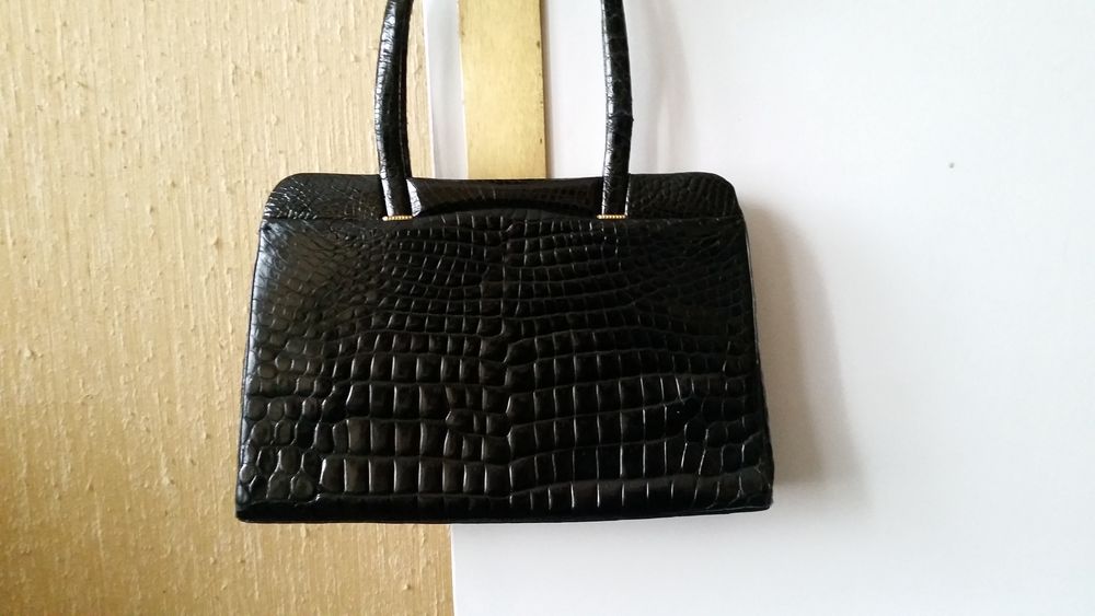 Sac a main crocodile v�ritable noir 160 Paris 13 (75)