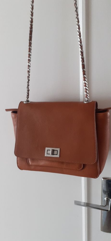 SAC A MAIN CUIR   IKKS  bandouli�re   T.B.E. 49 Le Cannet (06)