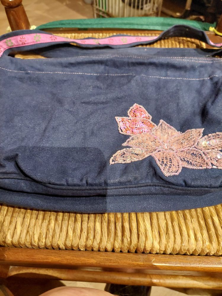 sac � main Damme 10 Langon (33)