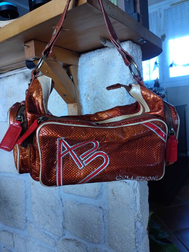 sac � main 10 euros 10 Montereau-Fault-Yonne (77)