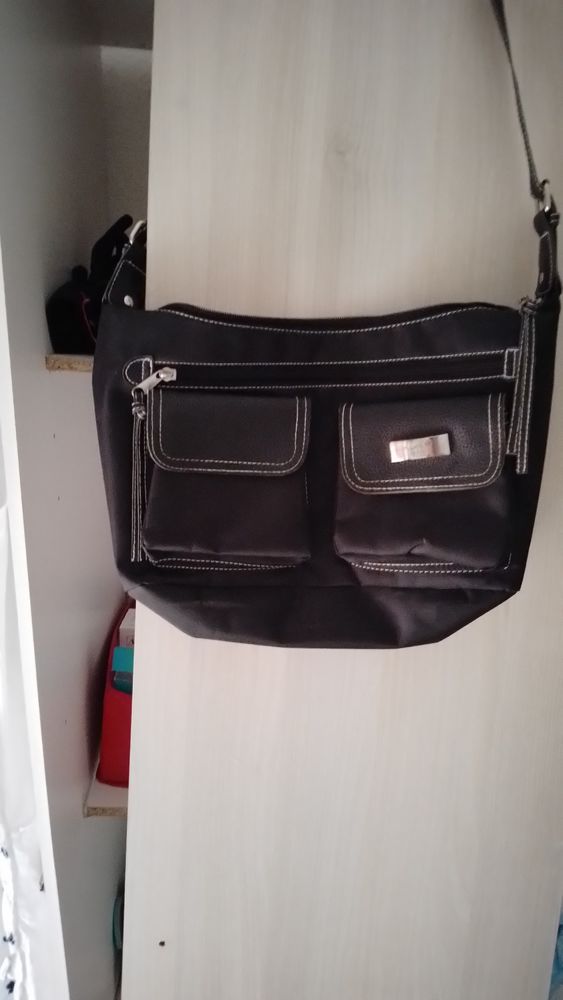 SAC � MAIN FEMME PAQUETAGE 15 Bourg-en-Bresse (01)