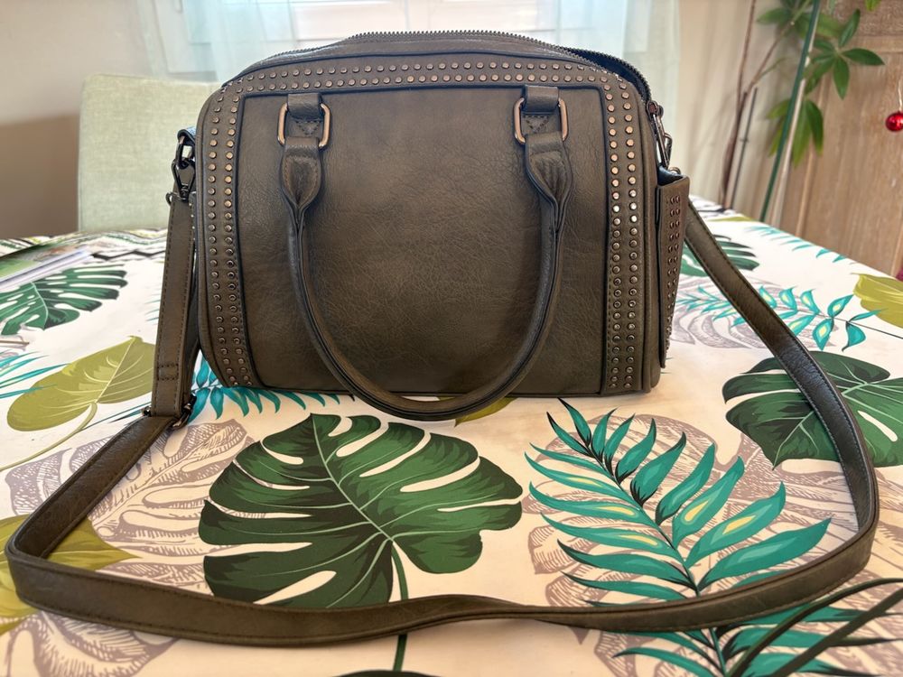 sac � main femme 20 Saint-Andr�-d'Ol�rargues (30)