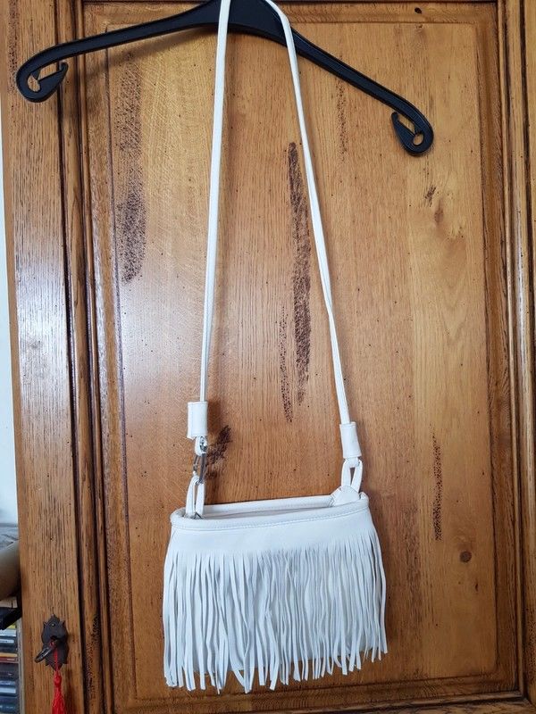 Sac � main � franges blanc tres bon etat 24 cm sur 17 cm peu 7 Viriat (01)