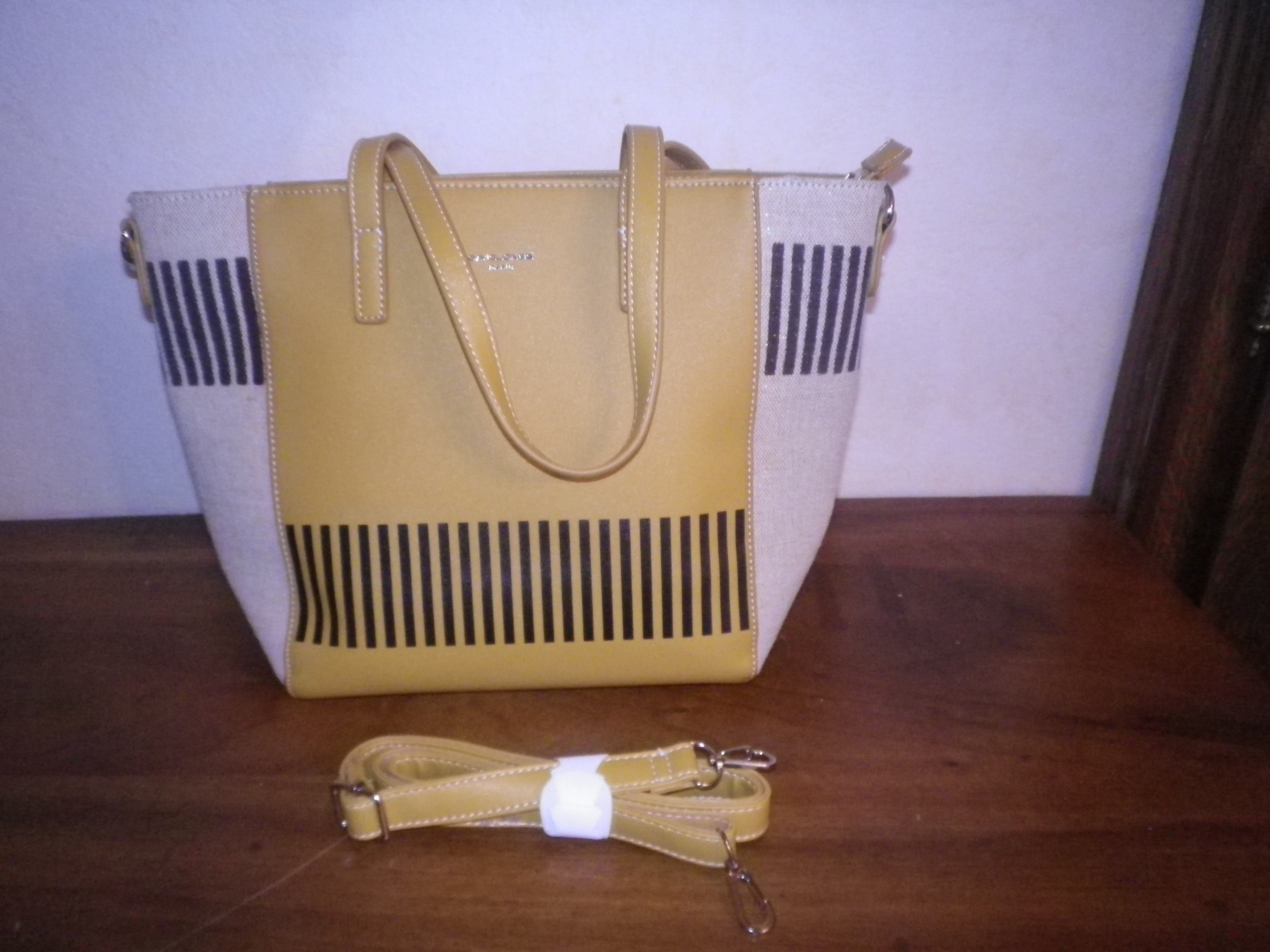 Sac � Main Jaune et Beige Ray� 0 Limersheim (67)