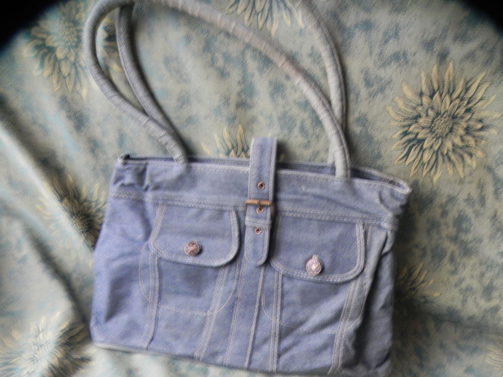 sac � main en jean, avec hanses. 13 Villars-les-Dombes (01)