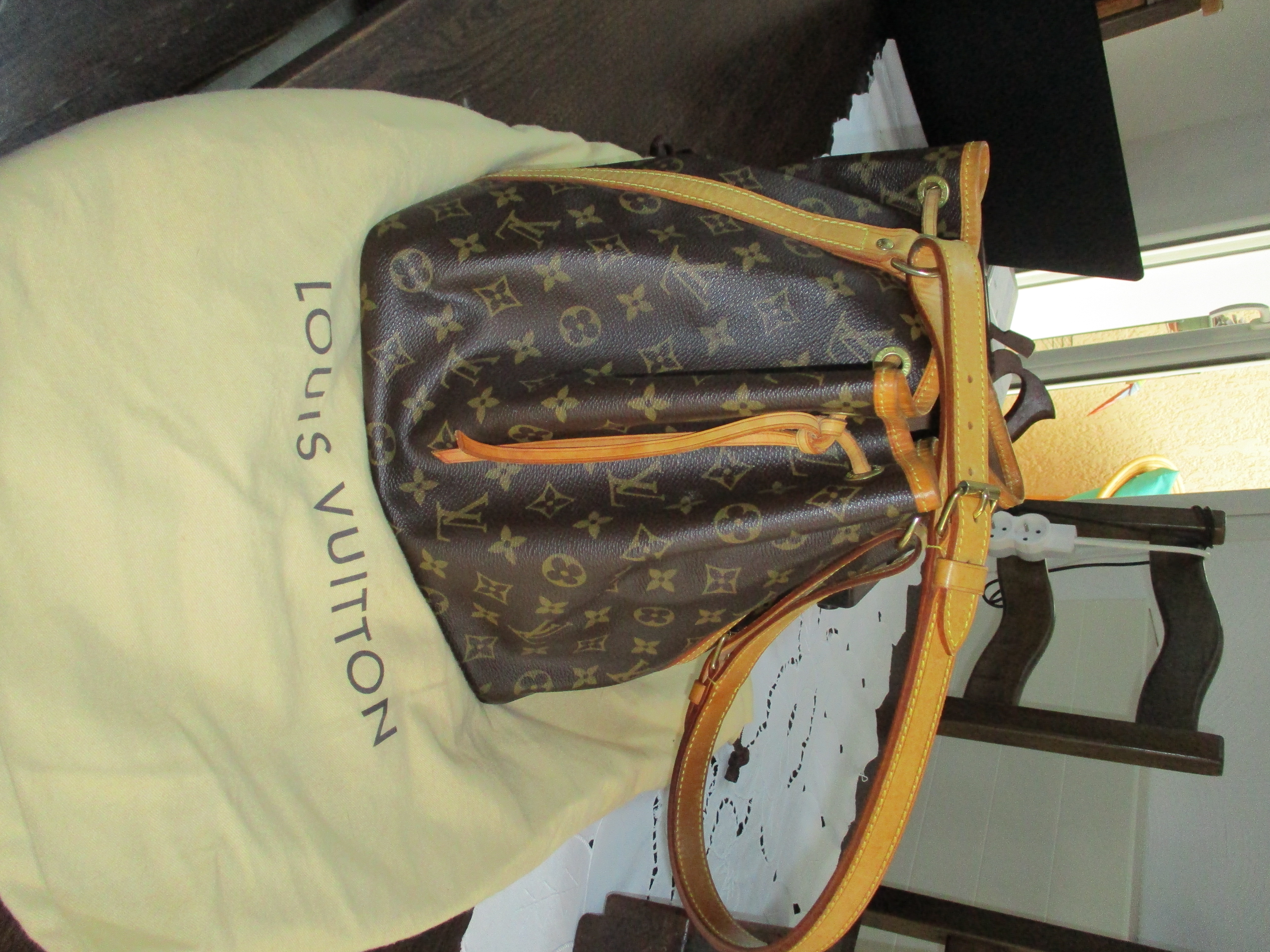 sac � main LOUIS VUITTON mod�le Grand No� �tat neuf 1300 Voisins-le-Bretonneux (78)