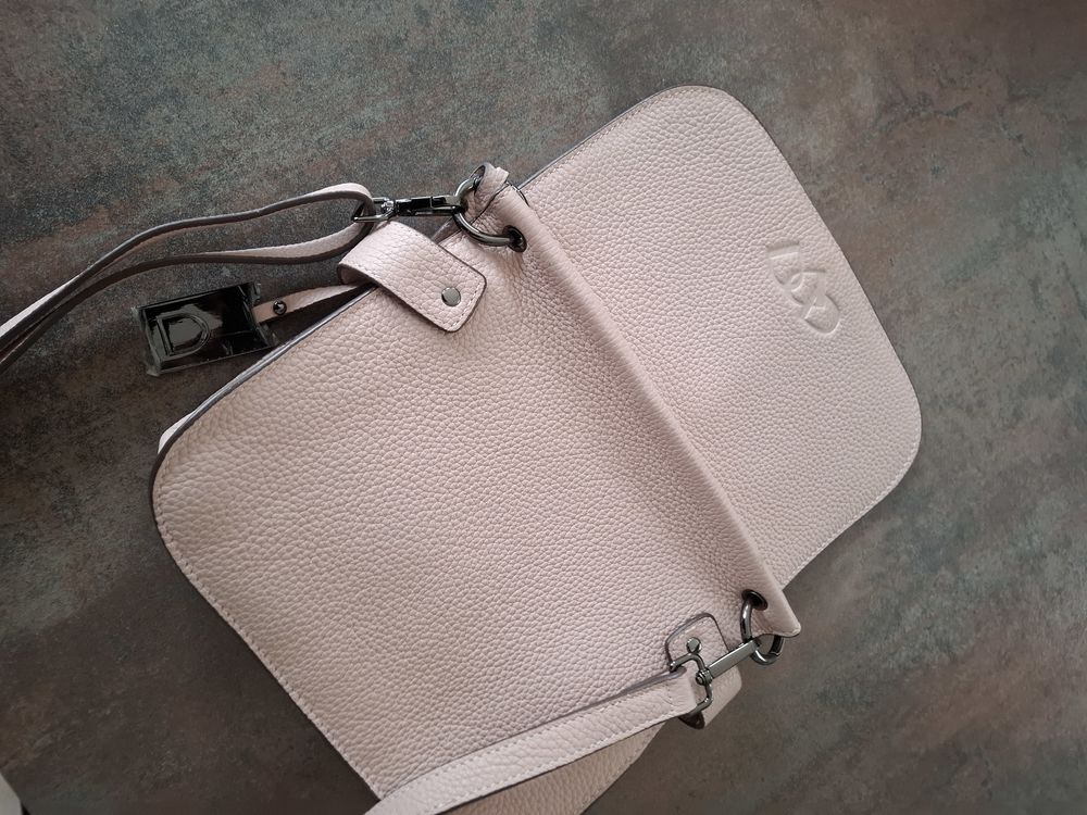 sac a main de marque ETRIER, avec bandouill�re.
Neuf 120 Wancourt (62)