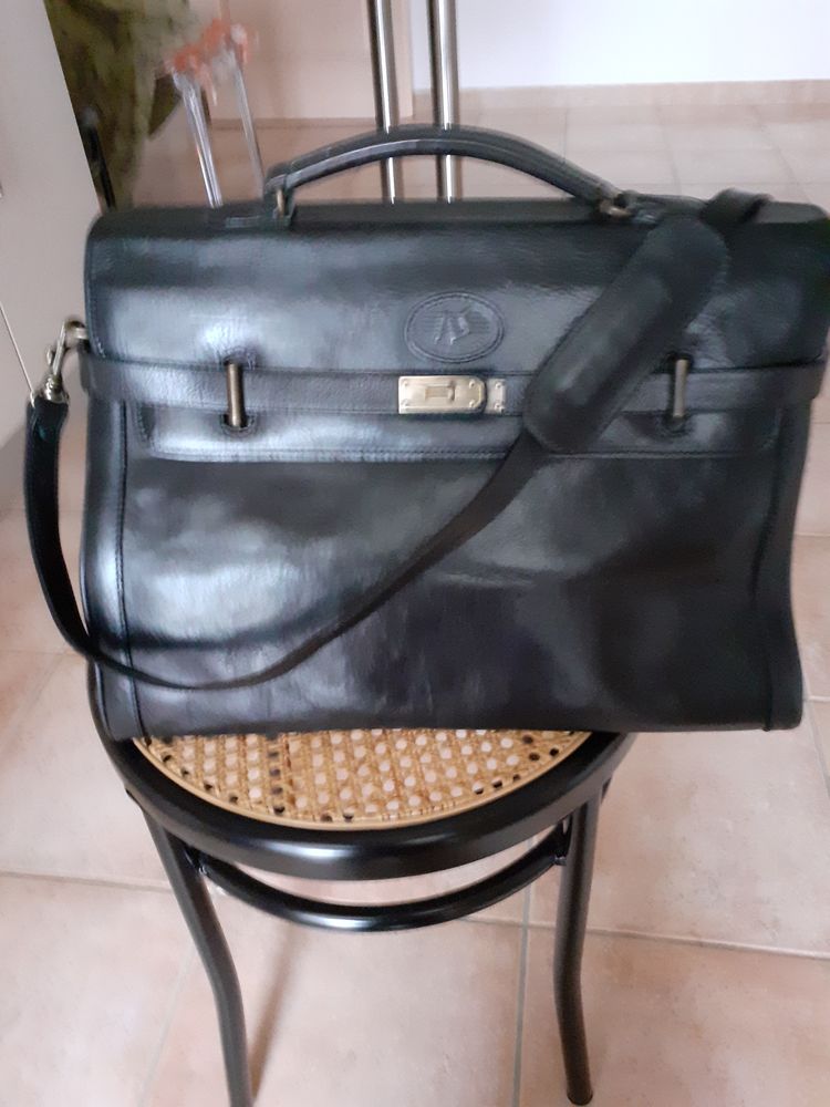Sac � main de la marque Henry Saxel. 45 Montauban (82)