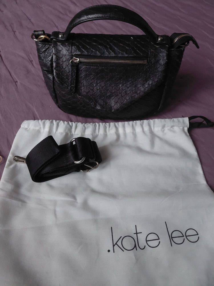 SAC A MAIN NOIR EFFET �CAILLES 50 Grenoble (38)