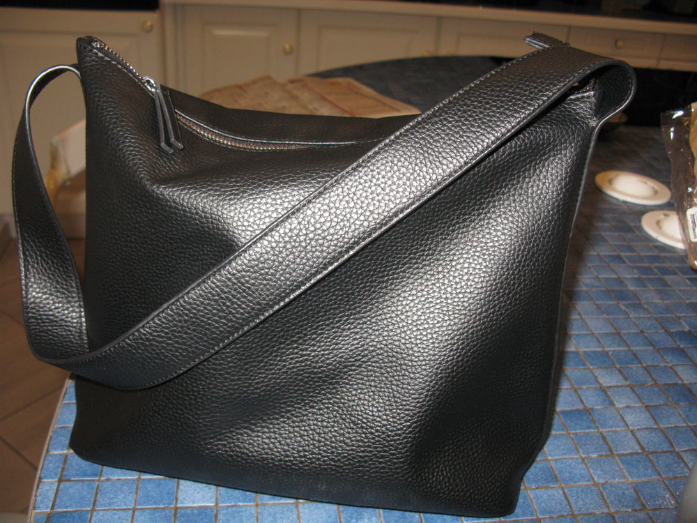 SAC A MAIN NOIR 15 �taples (62)