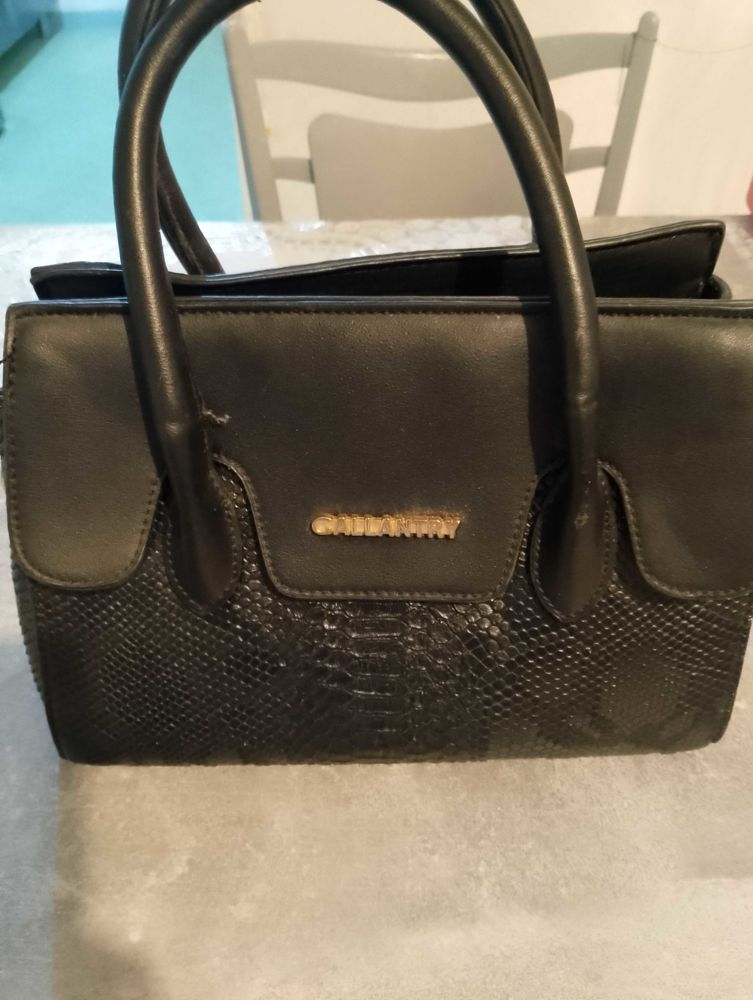 sac �  main noir 5 Vitr� (35)
