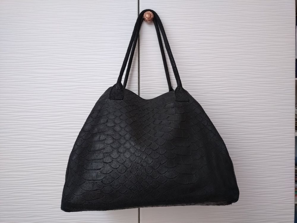 sac � main noir 10 Issy-les-Moulineaux (92)