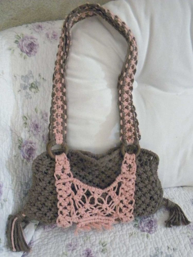 sac � main port� �paules tout en macram� 80 Saint-Jean-sur-Erve (53)