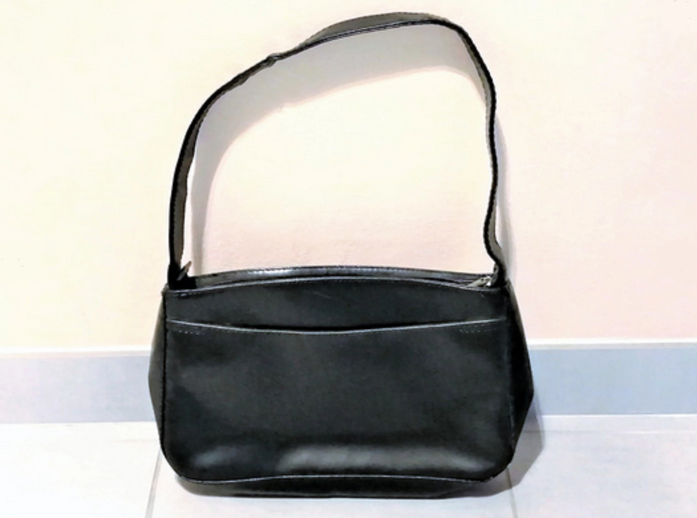 Sac � main en simili cuir noir verni 2 Puteaux (92)