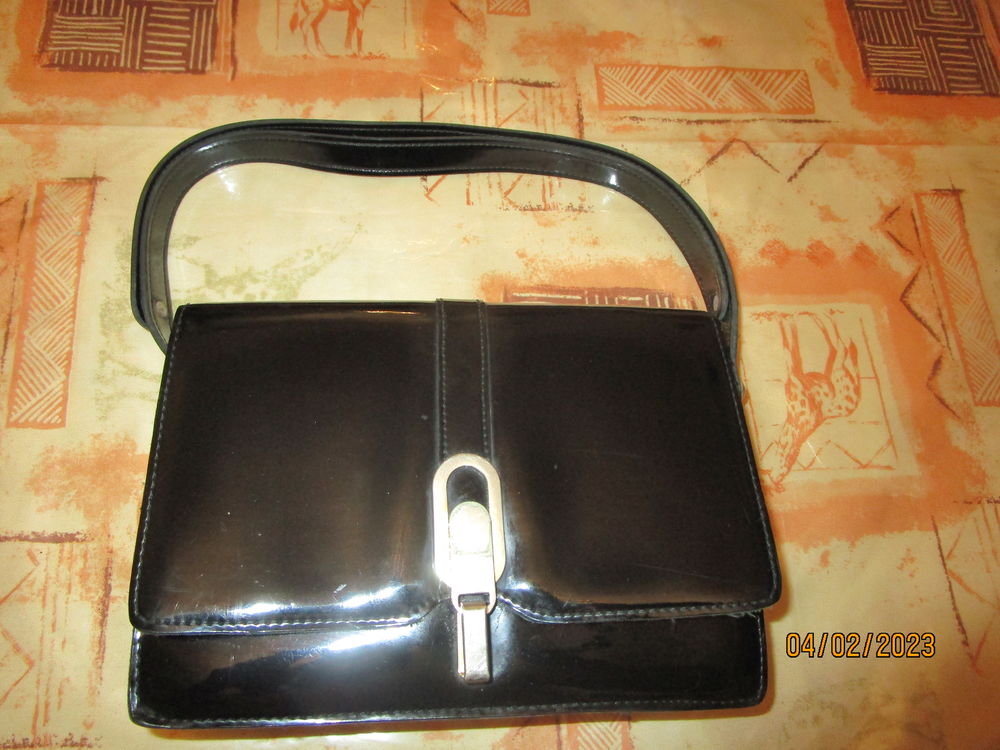 sac �  main  vernis noir vintage 25 Chanteloup-en-Brie (77)